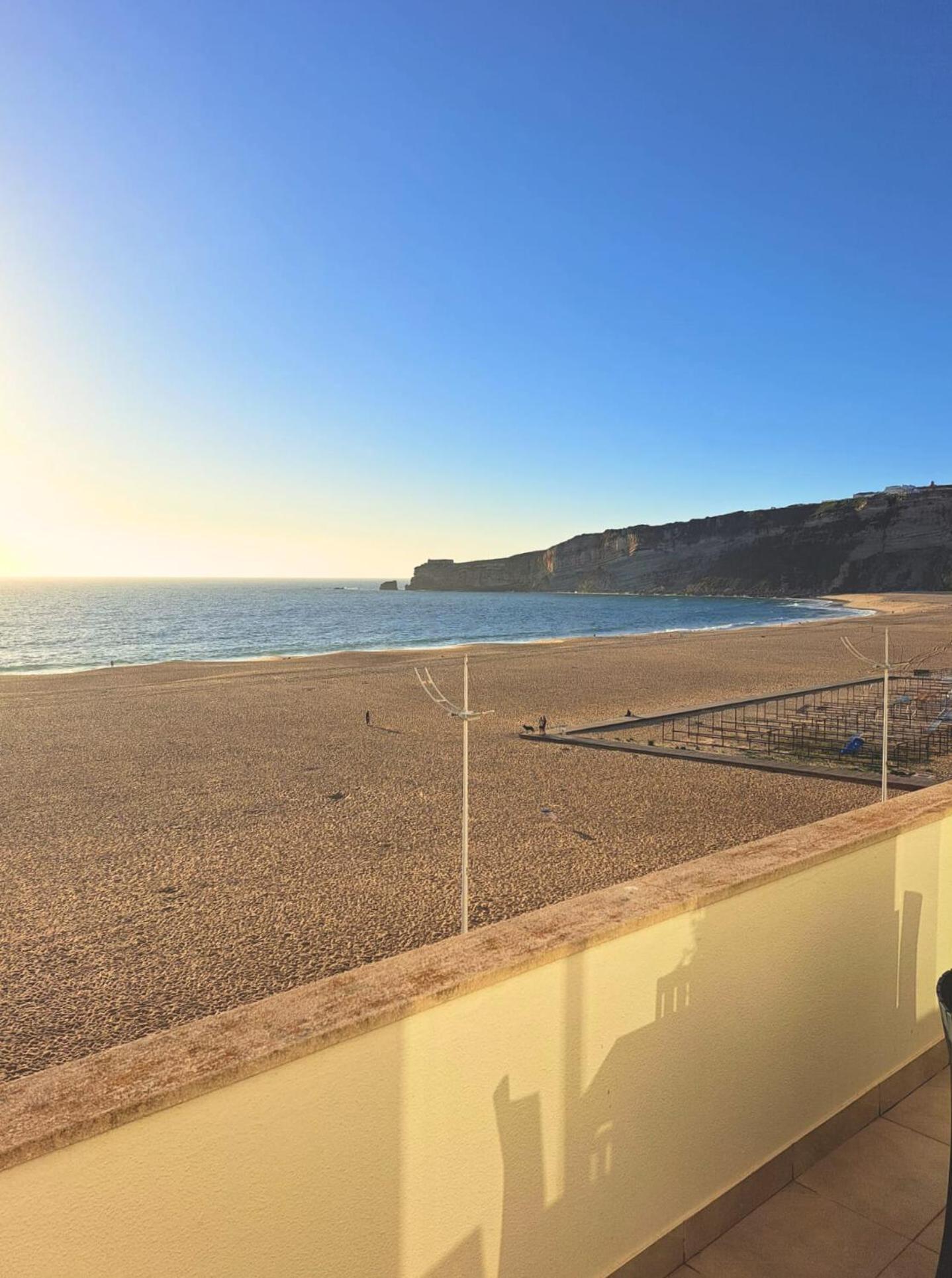 Sunset Terrace - Beachfront Apartment With Private Parking Nazaré Dış mekan fotoğraf