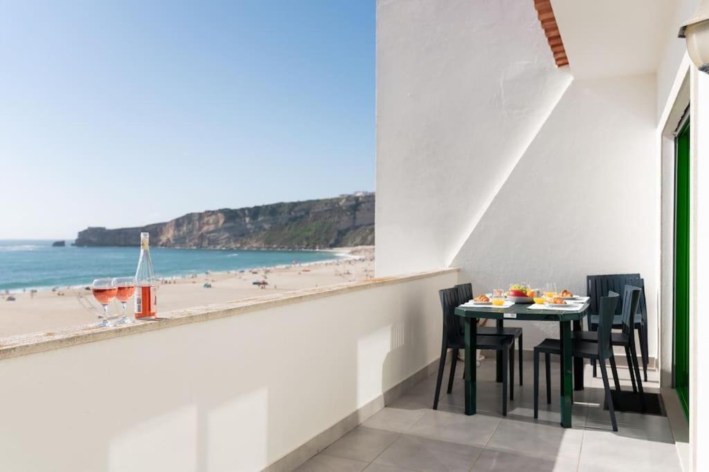 Sunset Terrace - Beachfront Apartment With Private Parking Nazaré Dış mekan fotoğraf